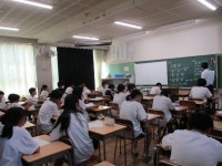 みんなで勉強しています