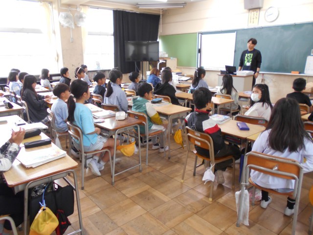 ３組　社会です。