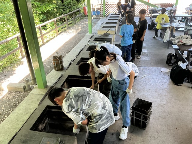 、