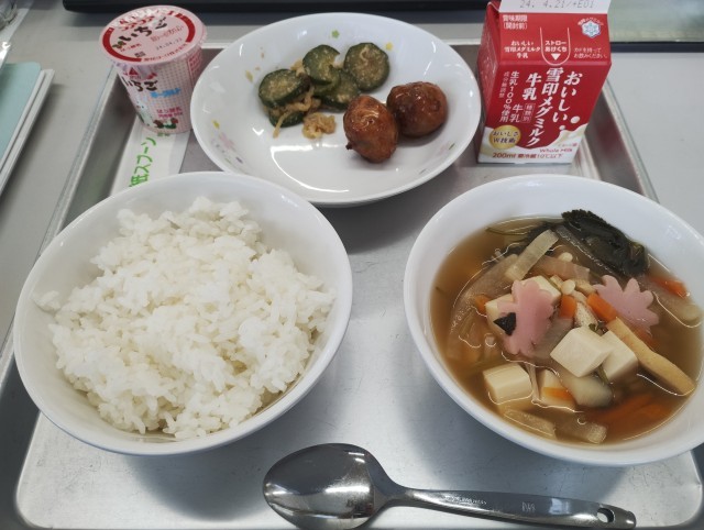 0409 初日給食.jpg