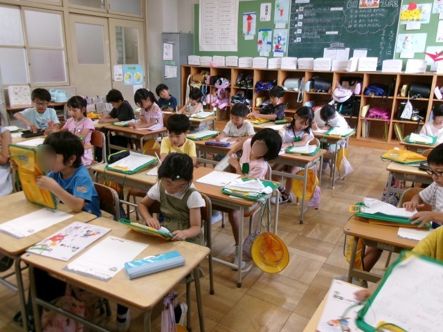 探検後は、各クラスでまとめをしました。